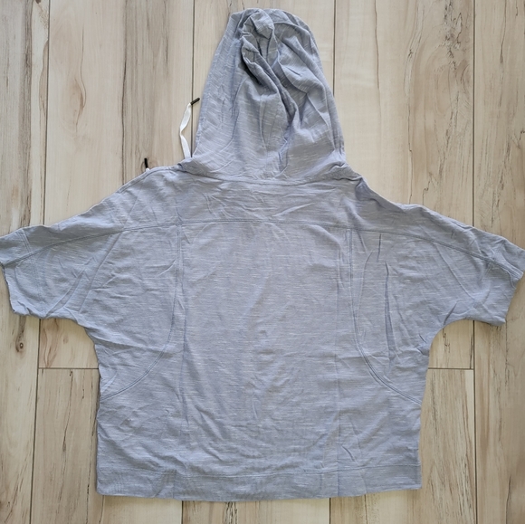Under Armour Hoodie T-Shirt - Size X-Small - Picture 2 of 4